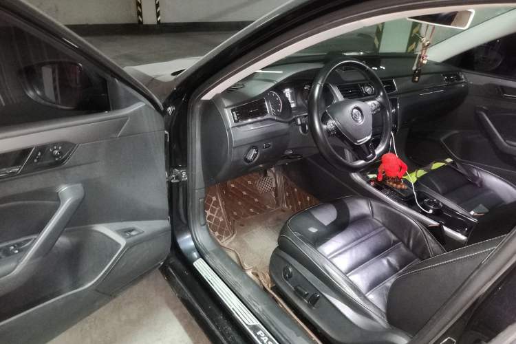 Used Volkswagen Passat 2017 330TSI DSG Luxury Edition Driver Seat