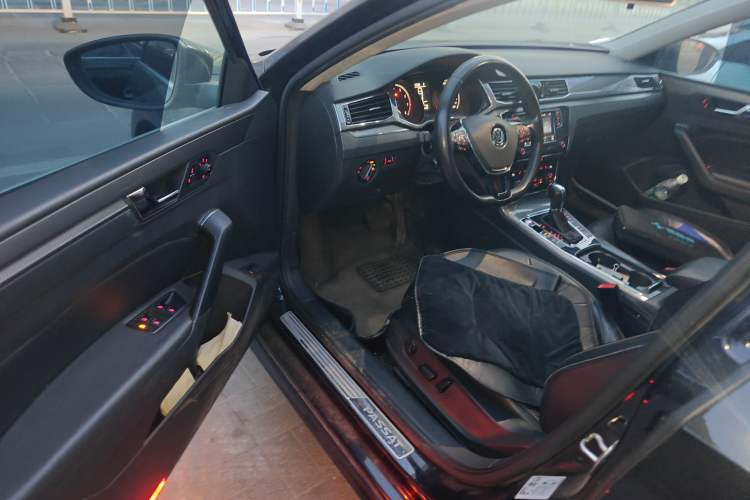 Used Volkswagen Passat 2017 330TSI DSG Luxury Edition Driver Seat