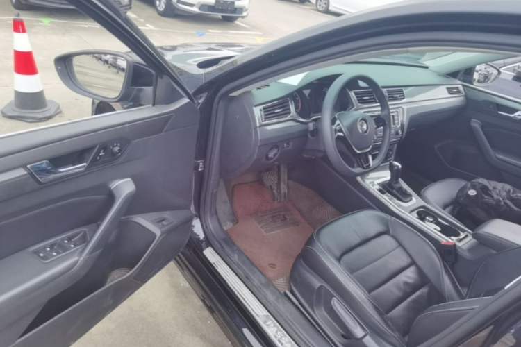 Used Volkswagen Passat 2017 1.8TSI DSG Government Procurement Version (CEA Engine) Driver Seat