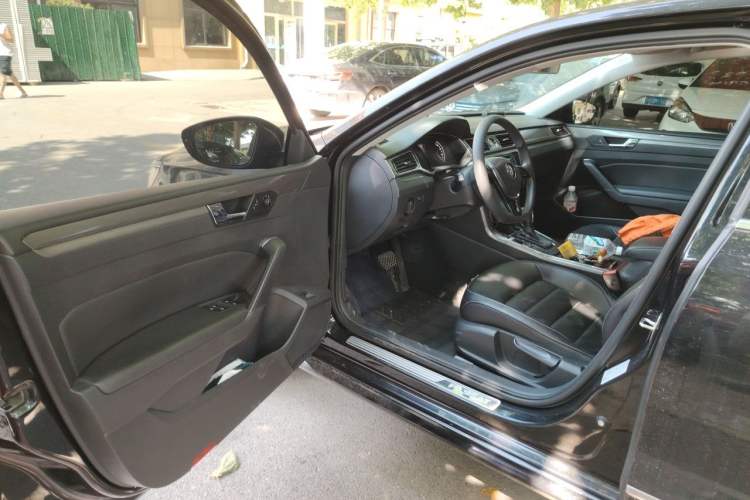 Used Volkswagen Passat 2017 1.8TSI DSG Government Procurement Version (CEA Engine) Driver Seat