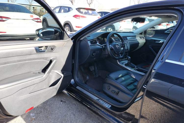 Used Volkswagen Passat 2017 330TSI DSG Luxury Edition Driver Seat