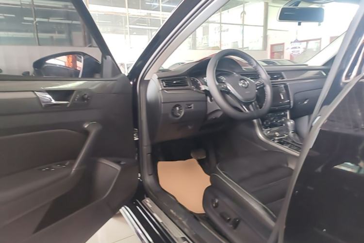 Used Volkswagen Passat 2017 330TSI DSG Luxury Edition Driver Seat