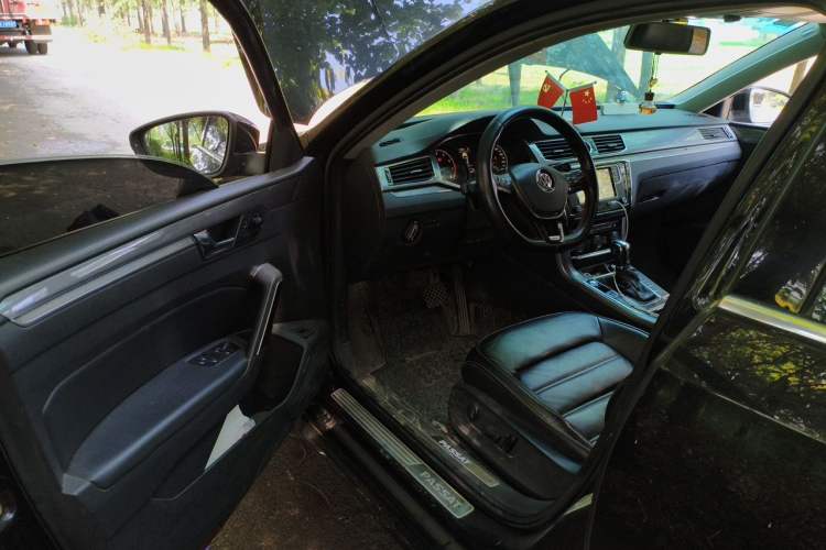 Used Volkswagen Passat 2017 330TSI DSG Luxury Edition Driver Seat