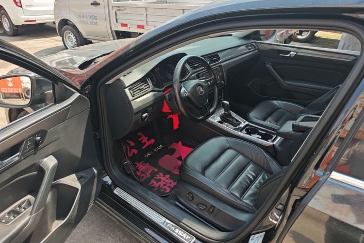Used Volkswagen Passat 2017 330TSI DSG Luxury Edition Driver Seat