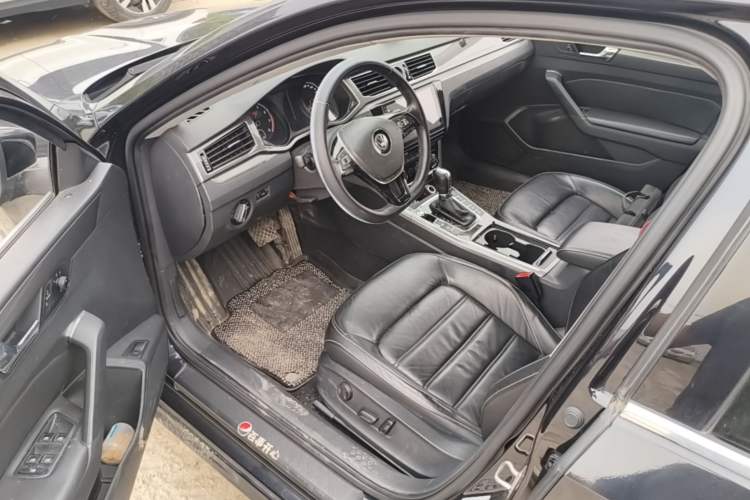 Used Volkswagen Passat 2017 330TSI DSG Luxury Edition Driver Seat