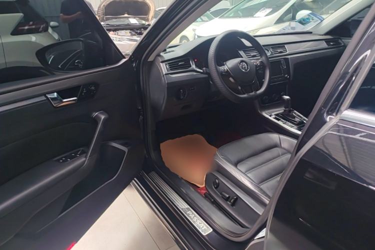 Used Volkswagen Passat 2017 330TSI DSG Luxury Edition Driver Seat