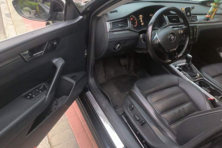Used Volkswagen Passat 2017 330TSI DSG Luxury Edition Driver Seat