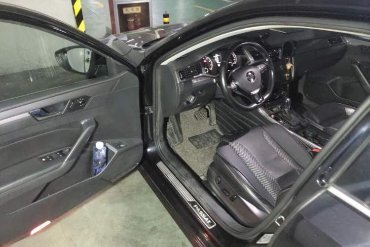 Used Volkswagen Passat 2017 330TSI DSG Luxury Edition Driver Seat