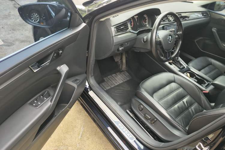 Used Volkswagen Passat 2017 330TSI DSG Luxury Edition Driver Seat