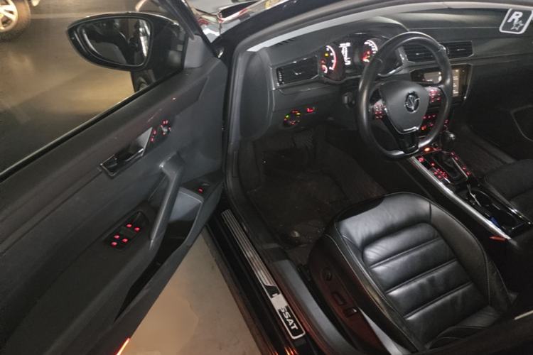 Used Volkswagen Passat 2017 330TSI DSG Luxury Edition Driver Seat