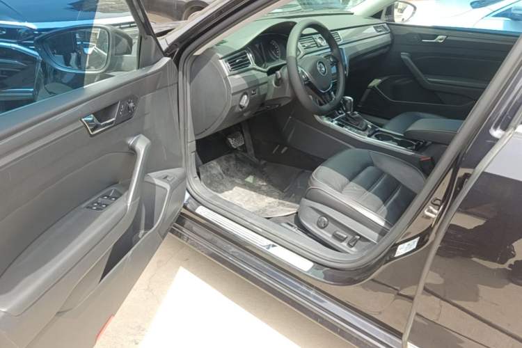 Used Volkswagen Passat 2017 330TSI DSG Luxury Edition Driver Seat