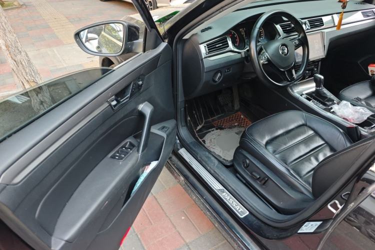 Used Volkswagen Passat 2017 330TSI DSG Luxury Edition Driver Seat