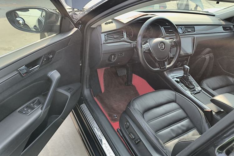 Used Volkswagen Passat 2017 330TSI DSG Luxury Edition Driver Seat