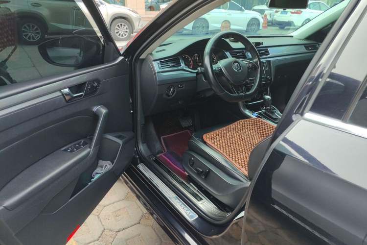 Used Volkswagen Passat 2017 330TSI DSG Luxury Edition Driver Seat