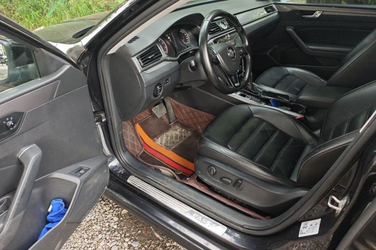 Used Volkswagen Passat 2017 330TSI DSG Luxury Edition Driver Seat
