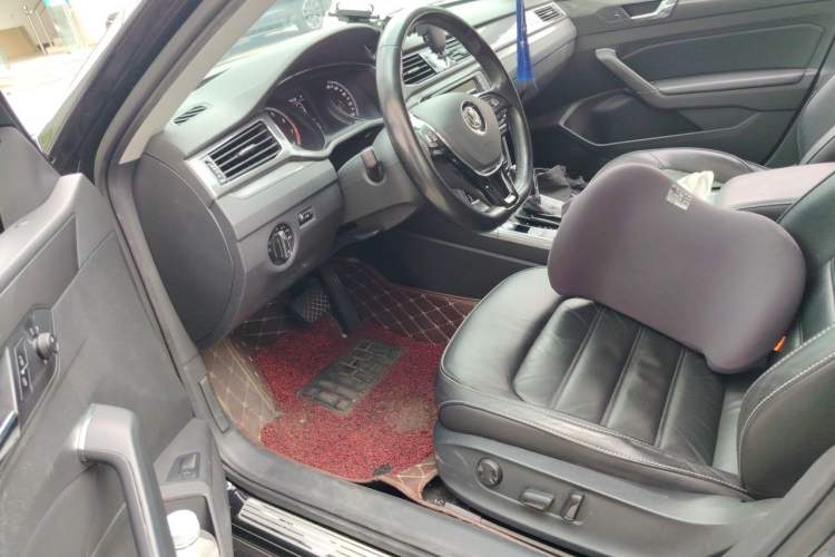 Used Volkswagen Passat 2017 330TSI DSG Luxury Edition Driver Seat