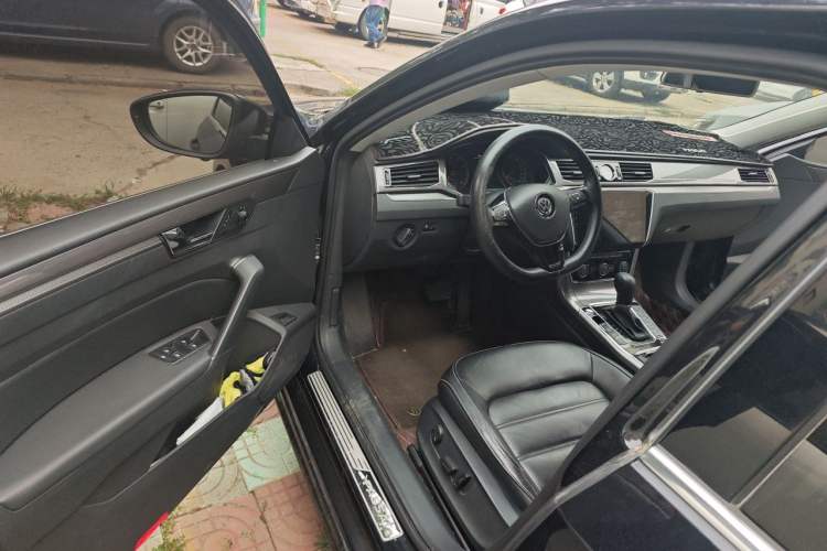 Used Volkswagen Passat 2017 330TSI DSG Luxury Edition Driver Seat
