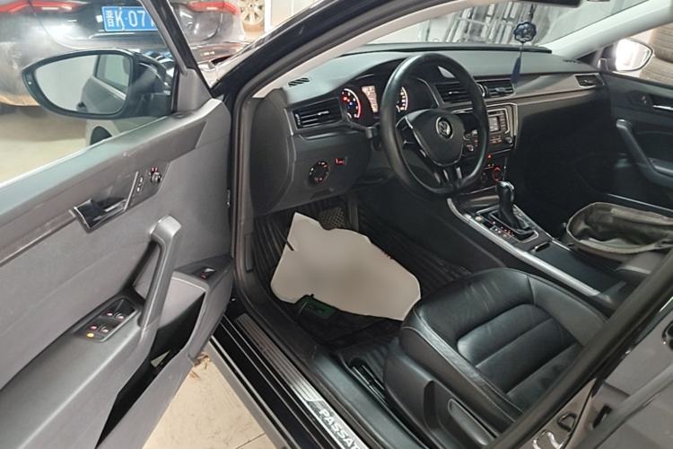 Used Volkswagen Passat 2017 330TSI DSG Luxury Edition Driver Seat