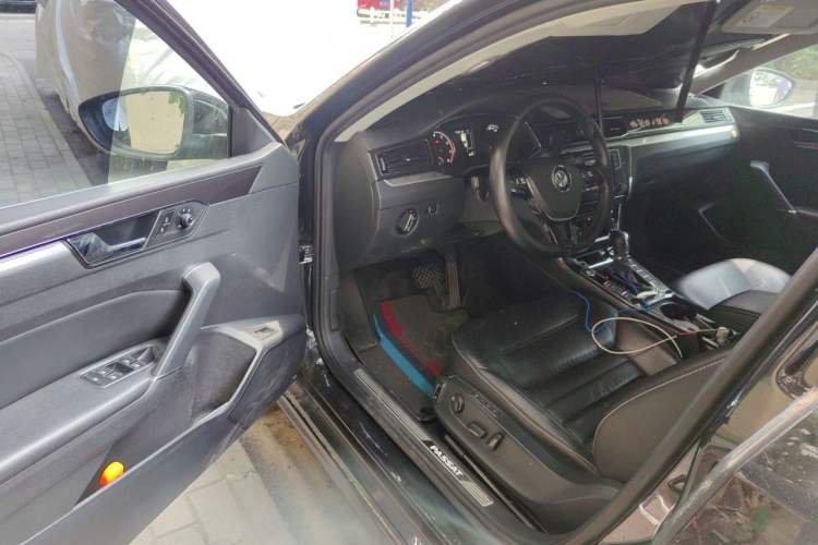 Used Volkswagen Passat 2017 330TSI DSG Luxury Edition Driver Seat