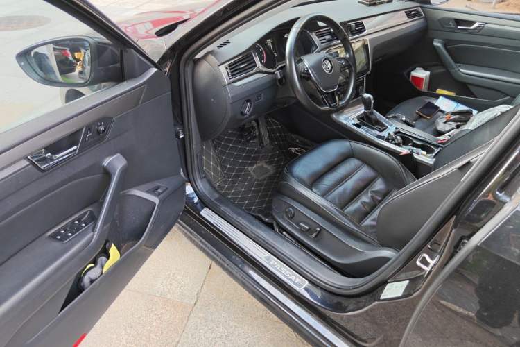 Used Volkswagen Passat 2017 330TSI DSG Luxury Edition Driver Seat