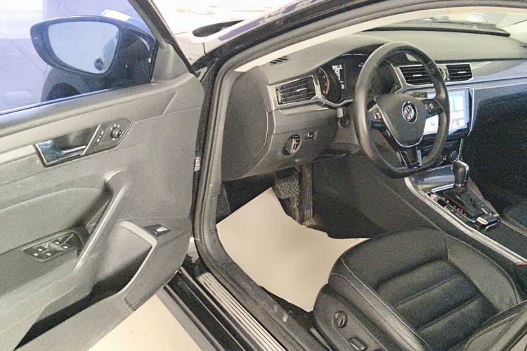 Used Volkswagen Passat 2017 330TSI DSG Luxury Edition Driver Seat
