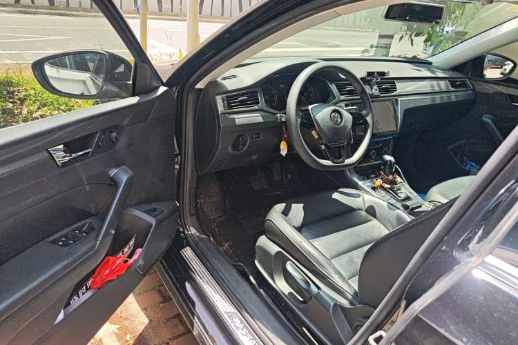 Used Volkswagen Passat 2017 330TSI DSG Luxury Edition Driver Seat