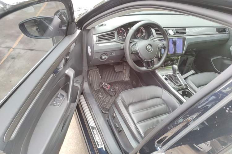Used Volkswagen Passat 2017 330TSI DSG Luxury Edition Driver Seat