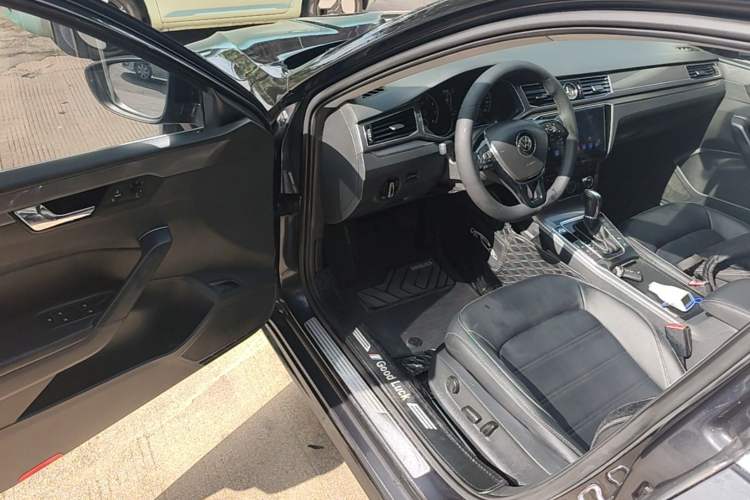 Used Volkswagen Passat 2017 280TSI DSG Luxury Edition Driver Seat