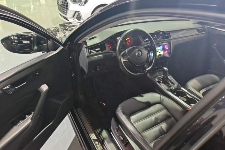 Used Volkswagen Passat 2017 280TSI DSG Luxury Edition Driver Seat