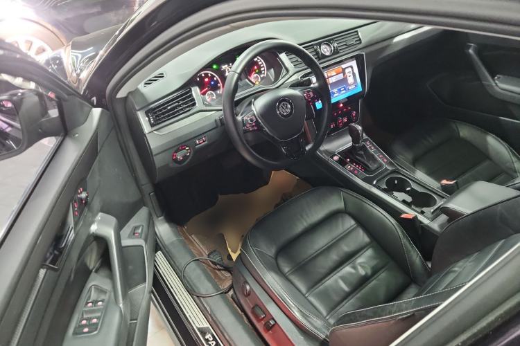 Used Volkswagen Passat 2017 280TSI DSG Luxury Edition Driver Seat