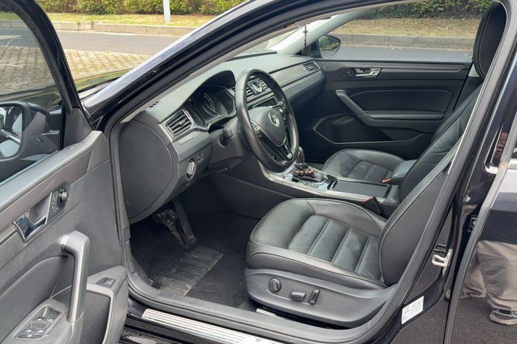 Used Volkswagen Passat 2017 330TSI DSG Luxury Edition Driver Seat
