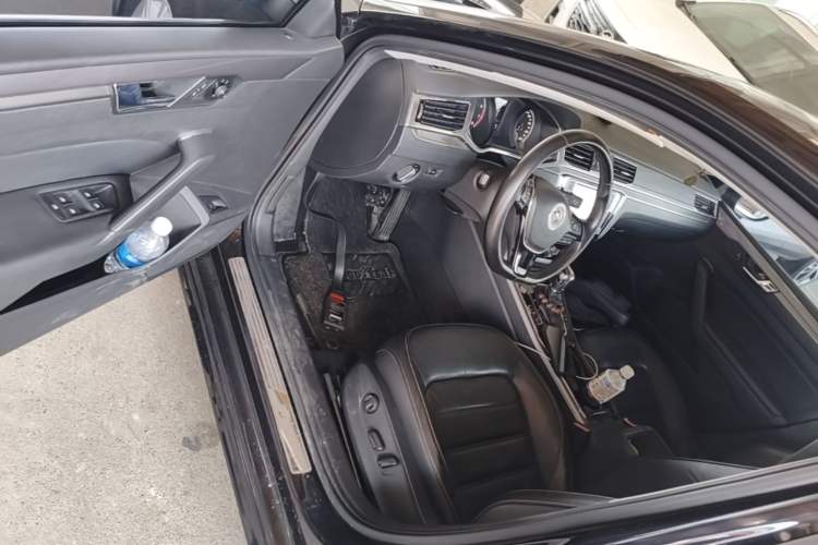 Used Volkswagen Passat 2017 330TSI DSG Luxury Edition Driver Seat