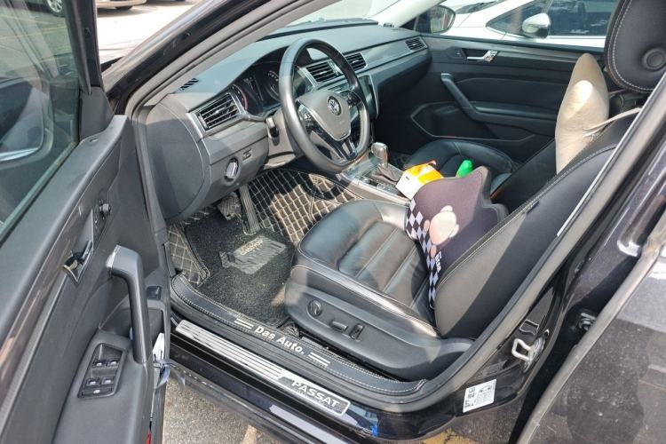 Used Volkswagen Passat 2017 330TSI DSG Luxury Edition Driver Seat