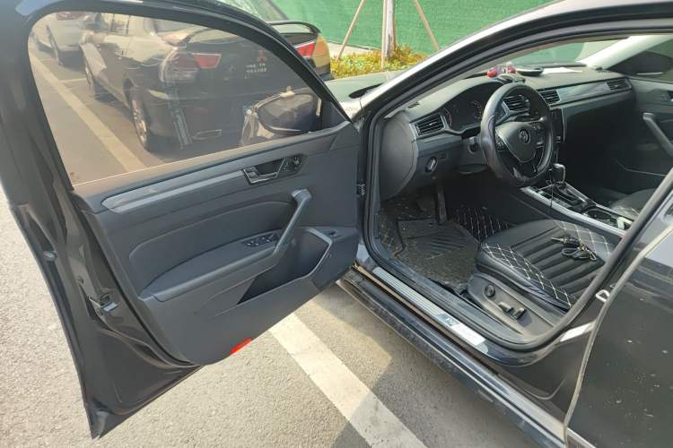 Used Volkswagen Passat 2017 330TSI DSG Luxury Edition Driver Seat