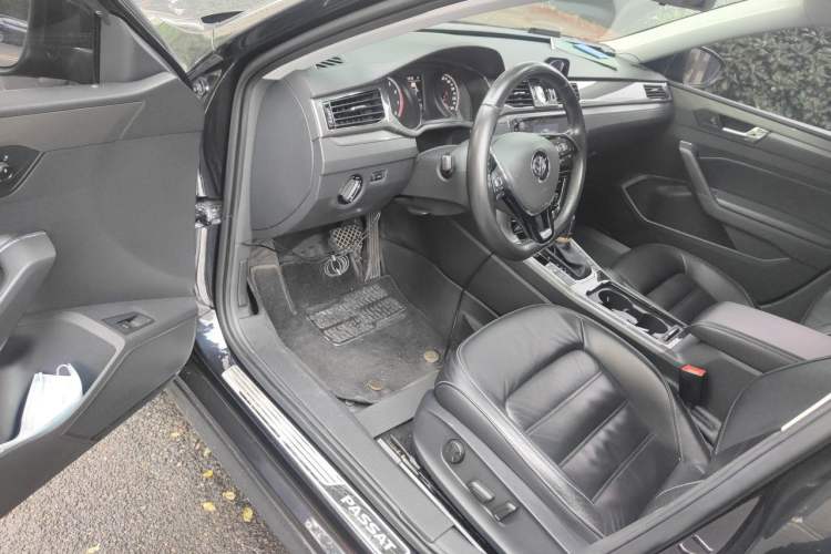 Used Volkswagen Passat 2017 330TSI DSG Luxury Edition Driver Seat