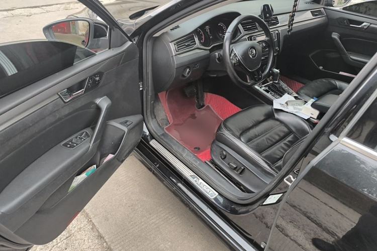 Used Volkswagen Passat 2017 330TSI DSG Luxury Edition Driver Seat