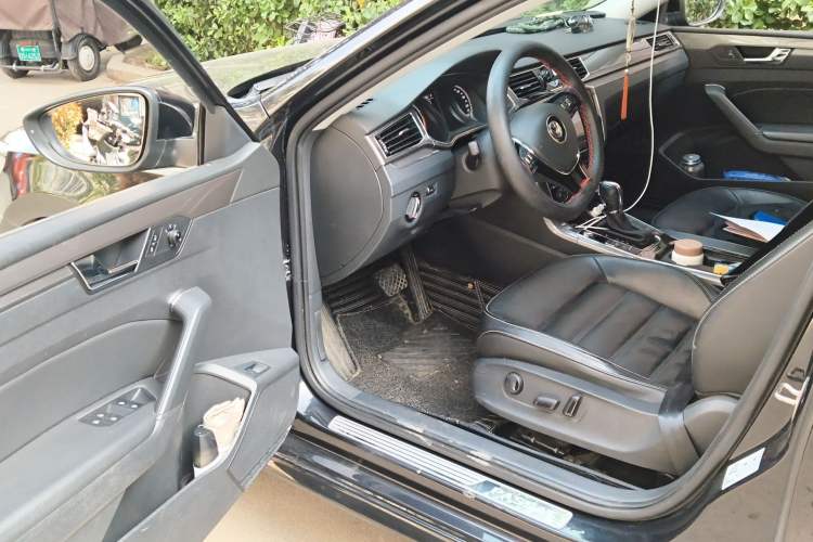 Used Volkswagen Passat 2017 330TSI DSG Luxury Edition Driver Seat
