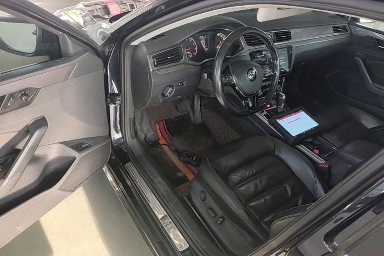 Used Volkswagen Passat 2017 280TSI DSG Luxury Edition Driver Seat