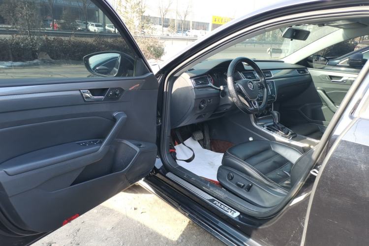 Used Volkswagen Passat 2017 330TSI DSG Luxury Edition Driver Seat