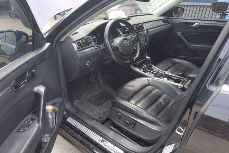 Used Volkswagen Passat 2017 280TSI DSG Luxury Edition Driver Seat