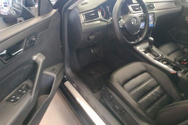 Used Volkswagen Passat 2017 330TSI DSG Luxury Edition Driver Seat