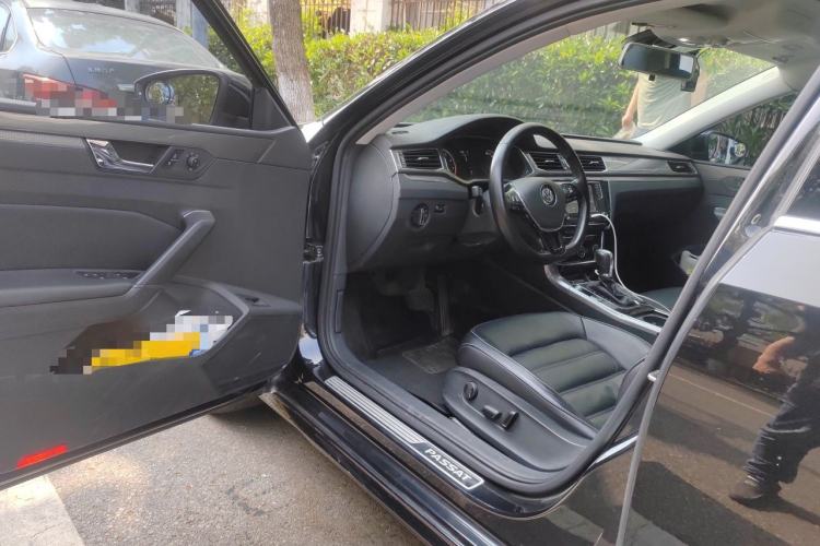 Used Volkswagen Passat 2017 330TSI DSG Luxury Edition Driver Seat