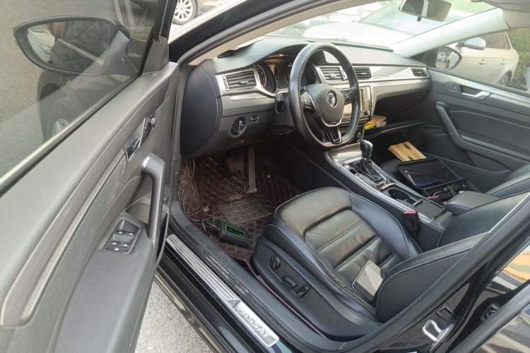 Used Volkswagen Passat 2017 330TSI DSG Luxury Edition Driver Seat