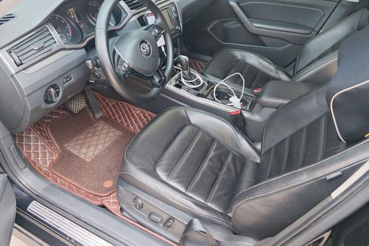 Used Volkswagen Passat 2017 330TSI DSG Luxury Edition Driver Seat