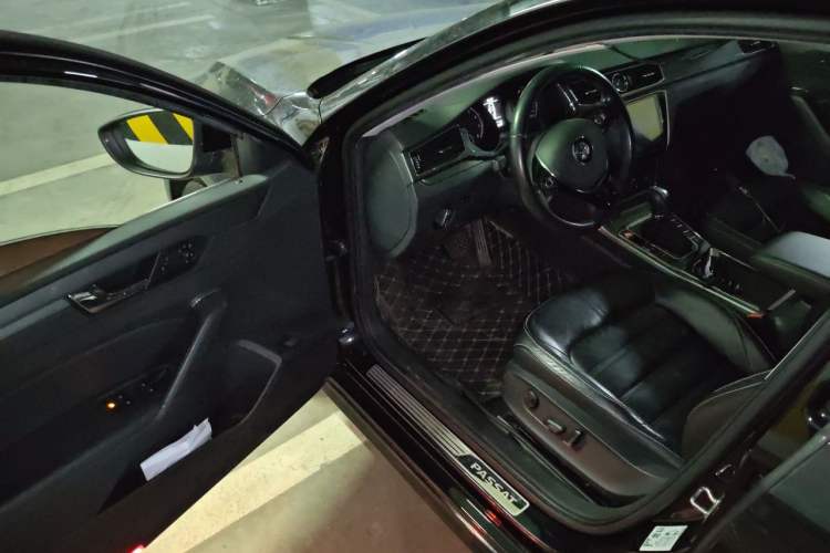 Used Volkswagen Passat 2017 330TSI DSG Luxury Edition Driver Seat