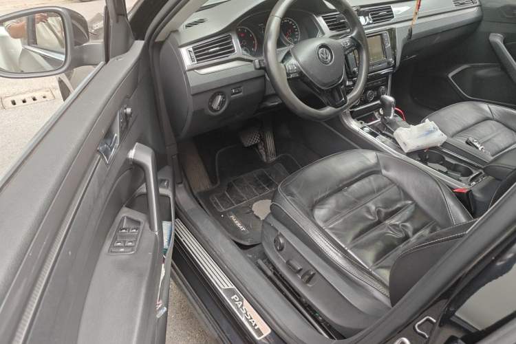 Used Volkswagen Passat 2017 330TSI DSG Luxury Edition Driver Seat