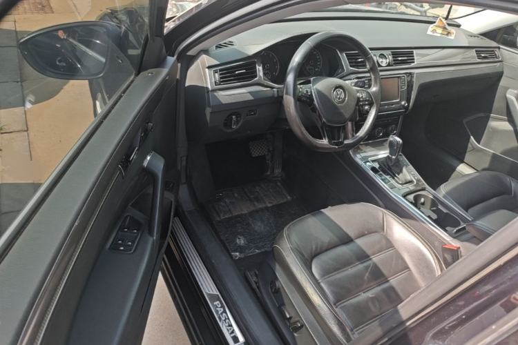 Used Volkswagen Passat 2017 330TSI DSG Luxury Edition Driver Seat