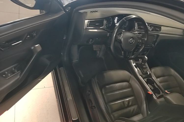 Used Volkswagen Passat 2017 330TSI DSG Luxury Edition Driver Seat