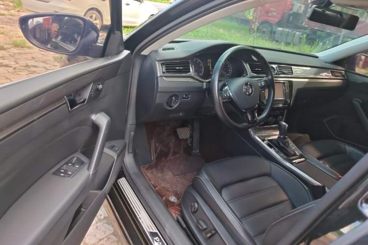 Used Volkswagen Passat 2017 330TSI DSG Luxury Edition Driver Seat