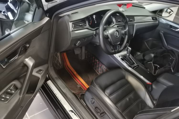 Used Volkswagen Passat 2017 330TSI DSG Luxury Edition Driver Seat